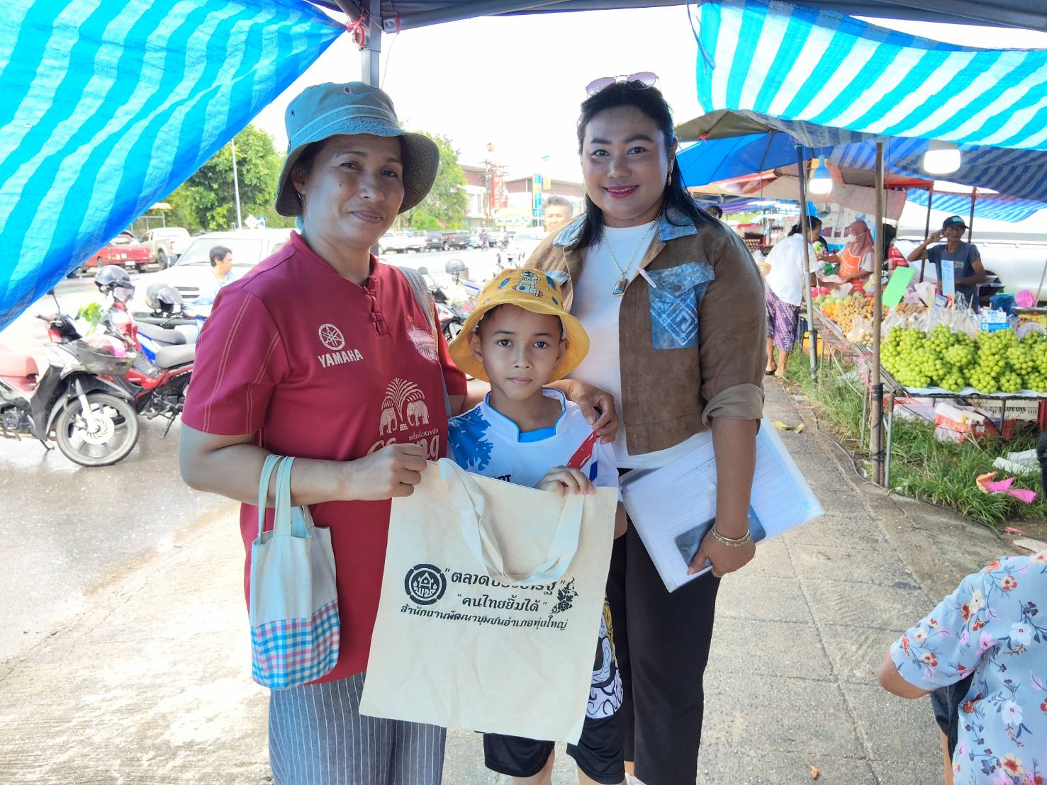 พช.ทุ่งใหญ่ ขับเคลื่อนตลาดนัดชุมชนคนไทยยิ้มได้ : ตลาดขวัญนรา ✨